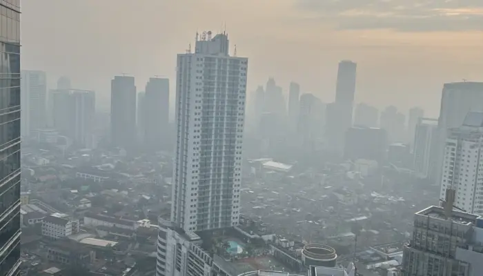Jakarta skyline on a polluted day